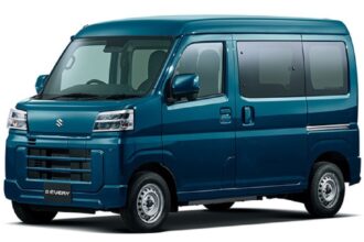 Suzuki meluncurkan e Every di Jepang, van listrik mini komersial hasil kolaborasi dengan Toyota dan Daihatsu dengan jarak tempuh 257 km dan fitur modern.